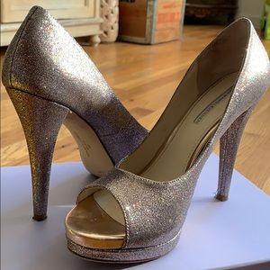 Vera Wang Lavender Quartzomut Peep-Toes, Size 10